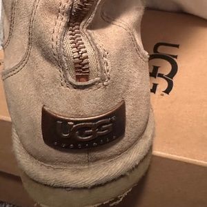 Rare limited edition hard toe Uggs in sz 8!!!